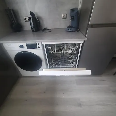 Apartment Centre *